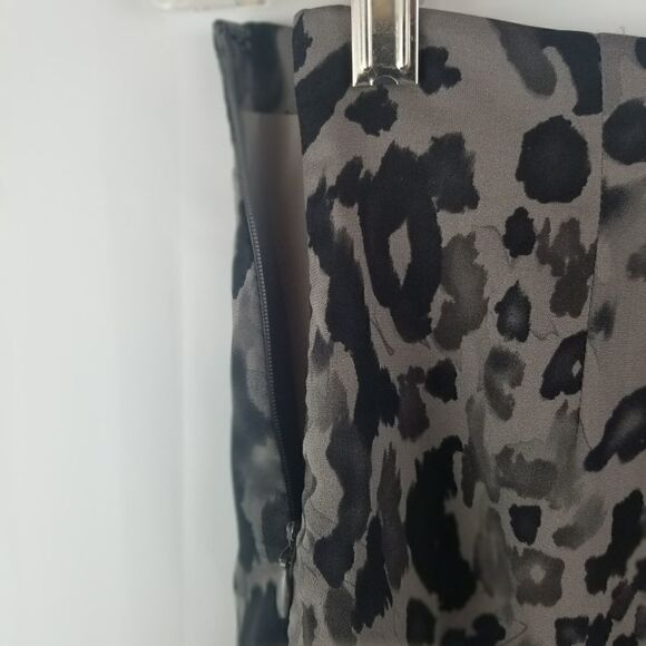 ANN TAYLOR SKIRT. Size 2. - Picture 4 of 6